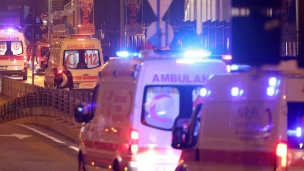 Взривно устройство удари служебен автобус в Измир
