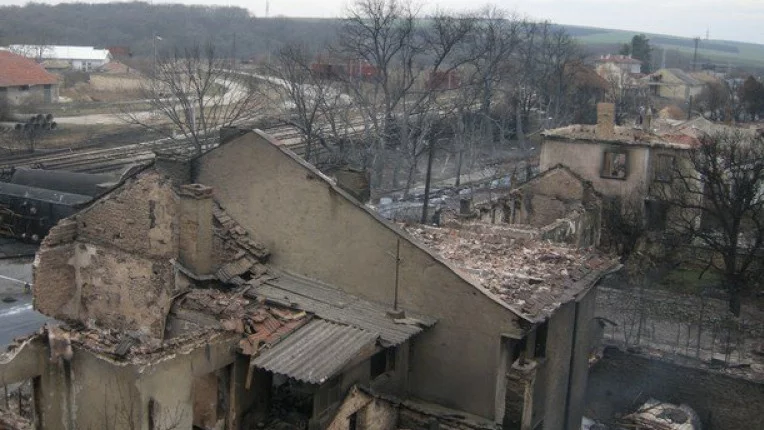 26 жилищни сгради в Хитрино трябва наново да се строят, 1.5 млн. отиват за жп релсите (СНИМКИ)