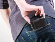 Мъж открадна портфейл от младеж с патерици, докато уж му помага