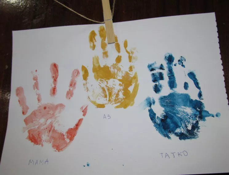 Деца със специални потребности изразиха вътрешния си свят чрез рисуване и апликация