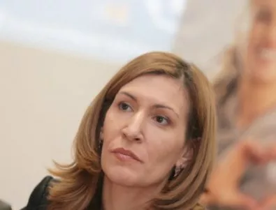 Ангелкова поиска оставката на Рагин заради позицията му 