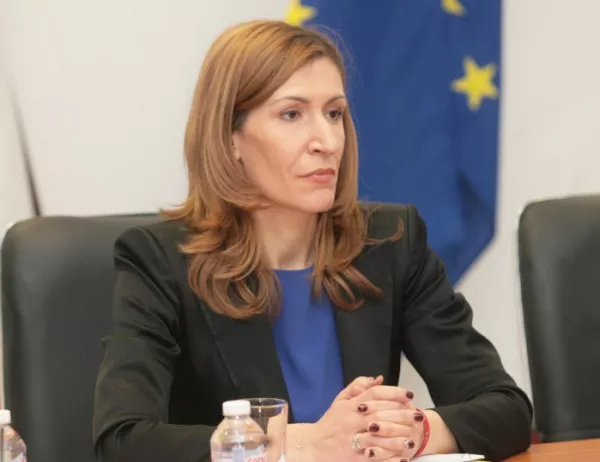 Ангелкова: Ще има санкции за безстопанственост на собствениците на частни имоти зад плаж „Корал“