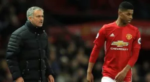 Моу разстреля брутално Де Бур, който си позволи да го критикува