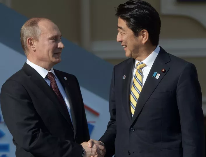 Втората световна война все още "бушува" в Азия. Ще могат ли Путин и Абе да я приключат?