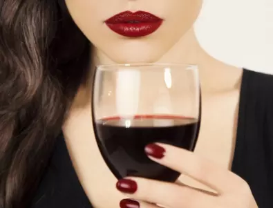 Червено вино и бели зъби – възможно ли е това?