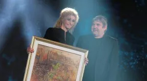 {{ otherArticle[0].article.title }}