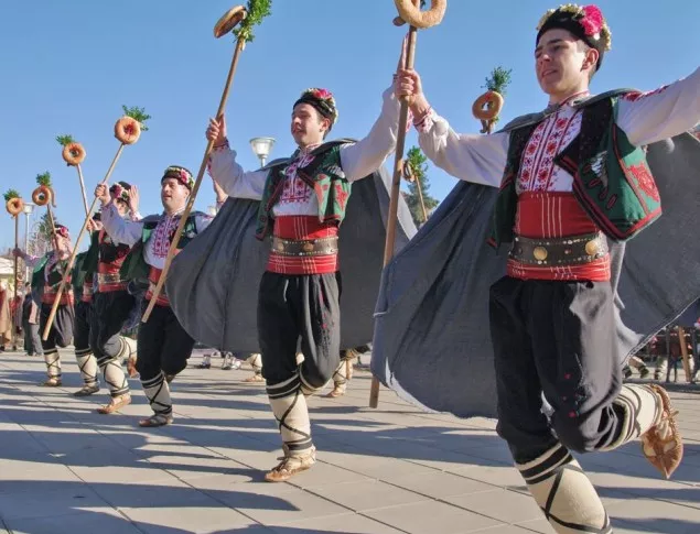 Фестивал на коледарските състави в Казанлък