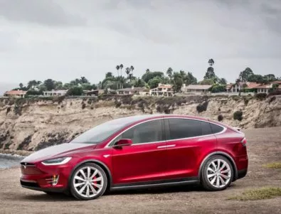 Tesla Motors се похвали с повишената безопасност на колите си
