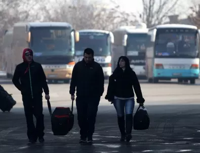 Над 200 населени места останаха без автобуси, фирми спират да работят