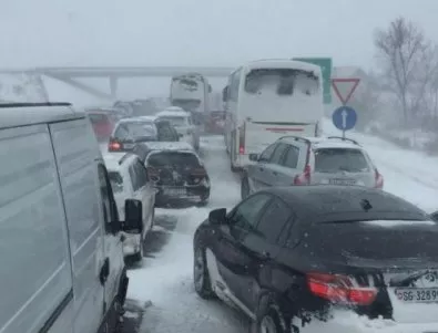 Верижна катастрофа в Сърбия затвори магистралата за България