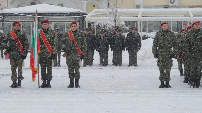 В Хасково осветиха бойните знамена  на Българската армия