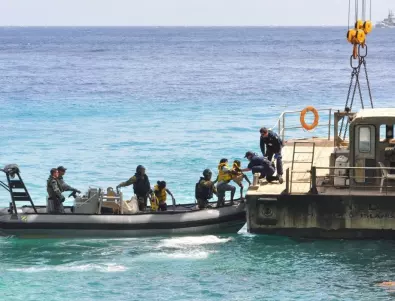 Гърция спаси 27 мигранти, блокирани на скалист остров в Егейско море