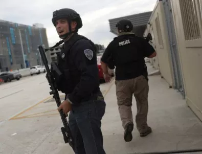 Полицията евакуира мол във Флорида заради инцидент със стрелба, има тежко ранен
