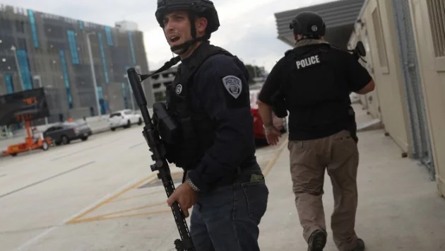 Уволнения и понижения за десетки полицаи във Филаделфия - поради агресия в социалните мрежи