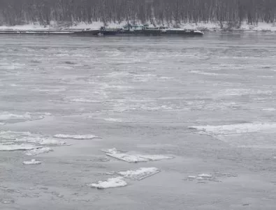 Дунав замръзва бързо, достигна 50% ледоход