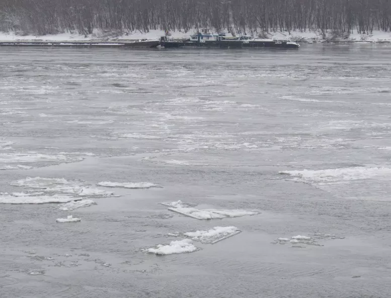 След голямото замръзване ледовете рушат съоръжения по Дунав
