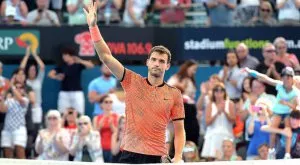 {{ otherArticle[0].article.title }}