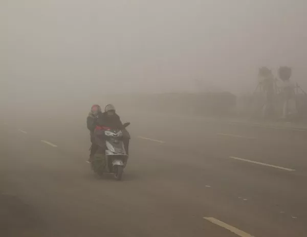 Предупреждение за гъст смог в големи райони на Китай