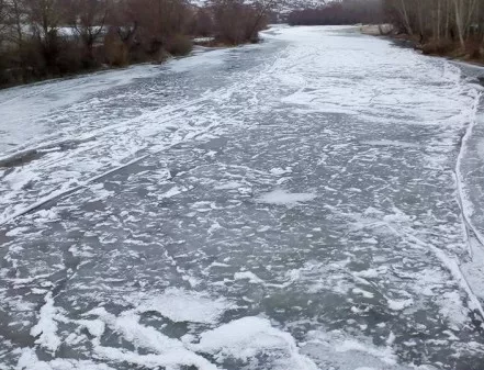 Река Струма замръзна
