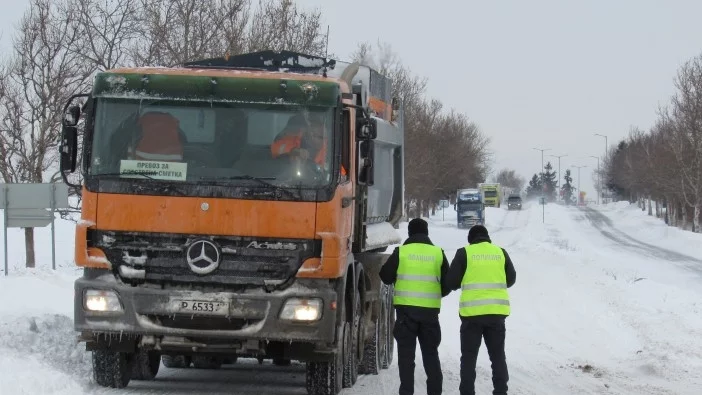 Снегът затвори пътища във Великотърновско