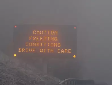 Лошото време в САЩ: Пожарен автомобил излезе извън контрол (ВИДЕО) 