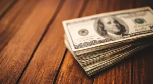 {{ otherArticle[0].article.title }}