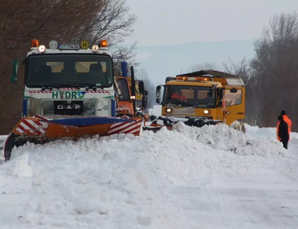 АПИ в готовност за снега, предупреди шофьорите