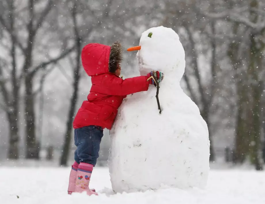 Направиха най-големия снежен човек в историята на Естония (СНИМКА)