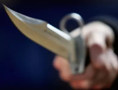 Ученик намушка с нож учителка във Франция, тя загина