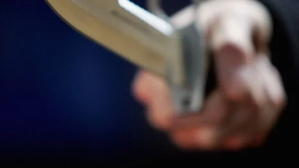 Мъж атакува с нож охранител в един от столичните молове (ВИДЕО)