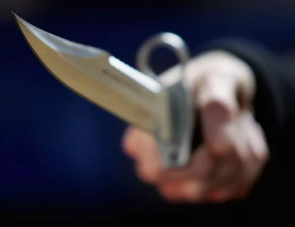 Рецидивист нападна с нож жена в Пазарджик