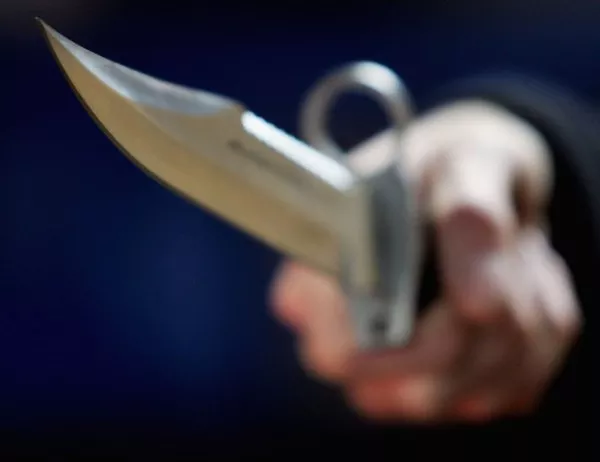 Нападател атакува и рани тежко с нож кмет на полски град (ВИДЕО)