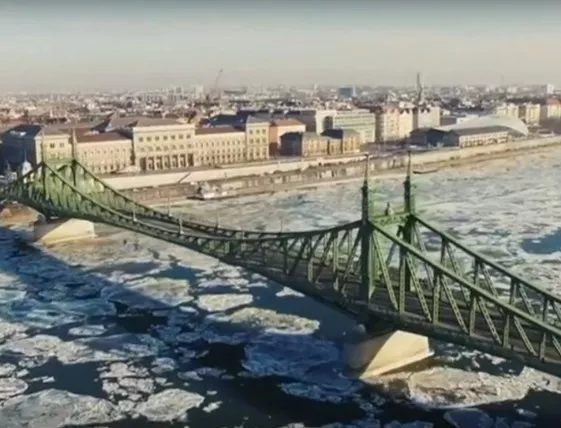 Замръзналият Дунав - от Видин до Будапеща (Видео)