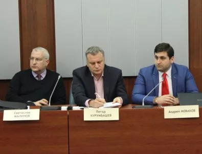 ЕС дава отпор на фалшивите новини, твърдят Светослав Малинов, Андрей Новаков и Петър Курумбашев