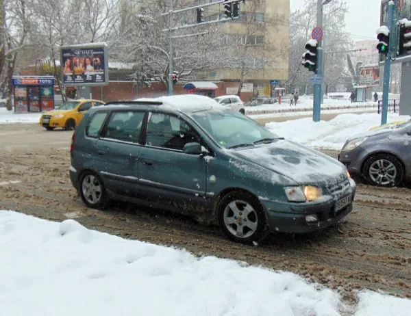 Над 70 катастрофи в София от началото на деня