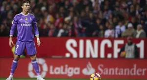 ВИДЕО: Съдията пожали Роналдо за удар с топката в гърба