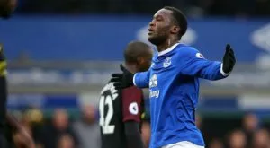 {{ otherArticle[0].article.title }}