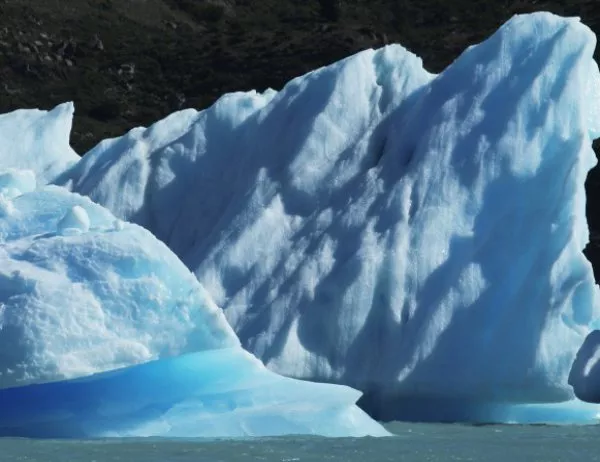Огромен айсберг се откъсна от Антарктида (СНИМКИ)