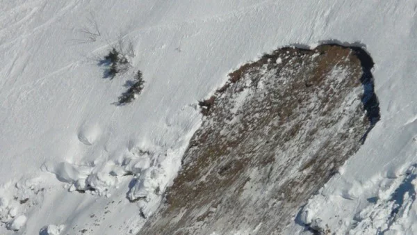 Лавина погреба трима скиори в Алпите, четвърти е в неизвестност