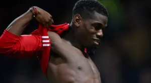 Погба шокира всички с облеклото си (СНИМКИ)