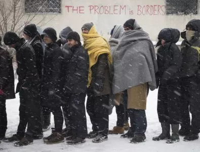 Евродепутатите настояват за спешна помощ и преместване на мигранти през зимата