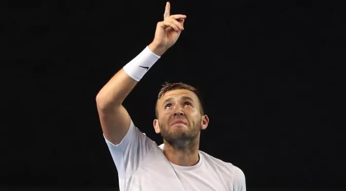 Тенисист с фланелка за 19 евро прави фурор на Australian Open