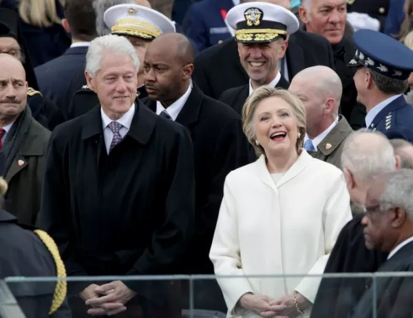 Хилари Клинтън разказва за "тъмните дни" от брака си с Бил