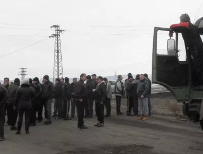 Съкратените миньори от Бобов дол остават в протестна готовност