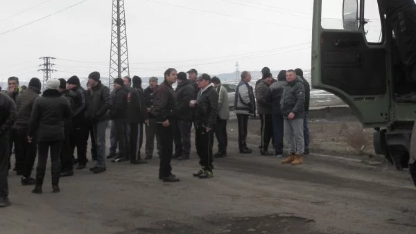 Съкратените миньори от Бобов дол остават в протестна готовност