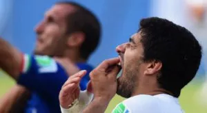 Барса срещу Ювентус в Шампионска лига ни напомни за ухапването на Суарес (ВИДЕО)