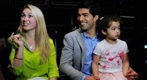 Луис Суарес излезе от дома си за първи път от 6 седмици насам