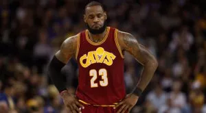 ЛеБрон извиси Кливланд в Ню Йорк, Голдън Стейт губи в Сакраменто