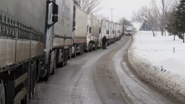 АПИ спира камионите по пътищата в най-натоварените дни по коледните празници