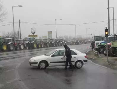 Гръцките фермери пак готвят пътни блокади